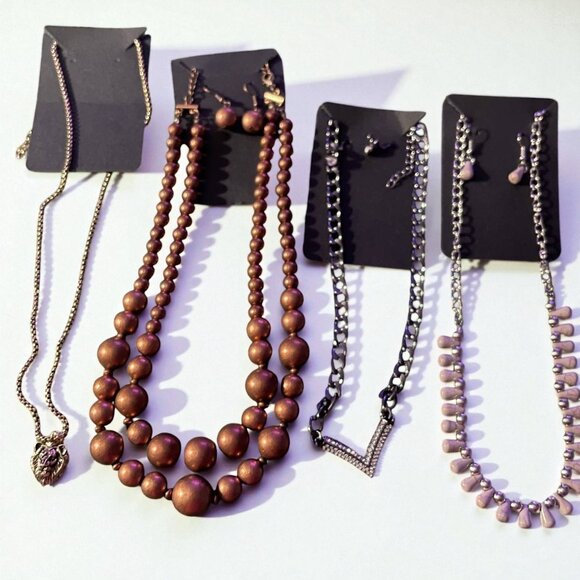 Jewelry bundle 4 necklaces 3 earrings New - Picture 1 of 16